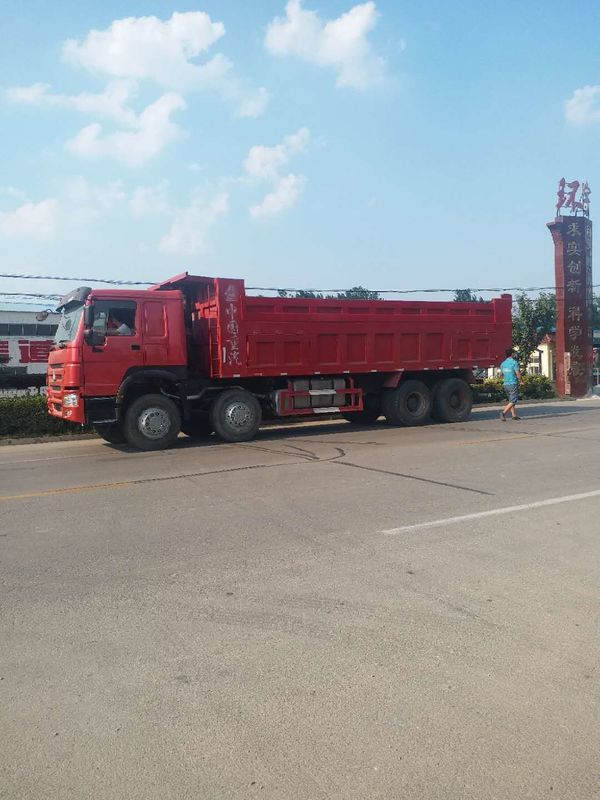 Howo 8x4 371hp 50ton Euro 2 Conducción de camión de segunda mano camión de basura camión de tirón usado