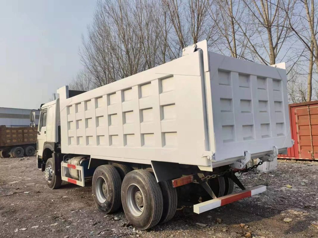 Sinotruk Howo 6*4 de segunda mano con motor WEICHAI y buena dimensión del tanque de carga