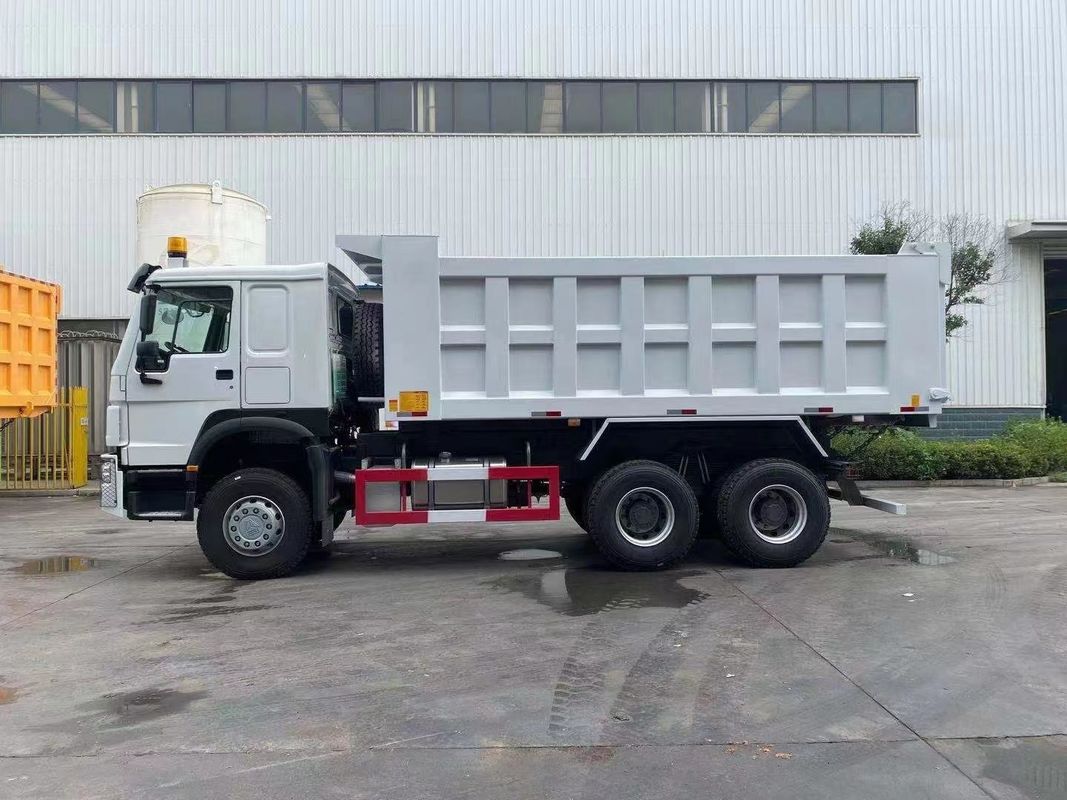 Sinotruk Howo 6*4 de segunda mano con motor WEICHAI y buena dimensión del tanque de carga