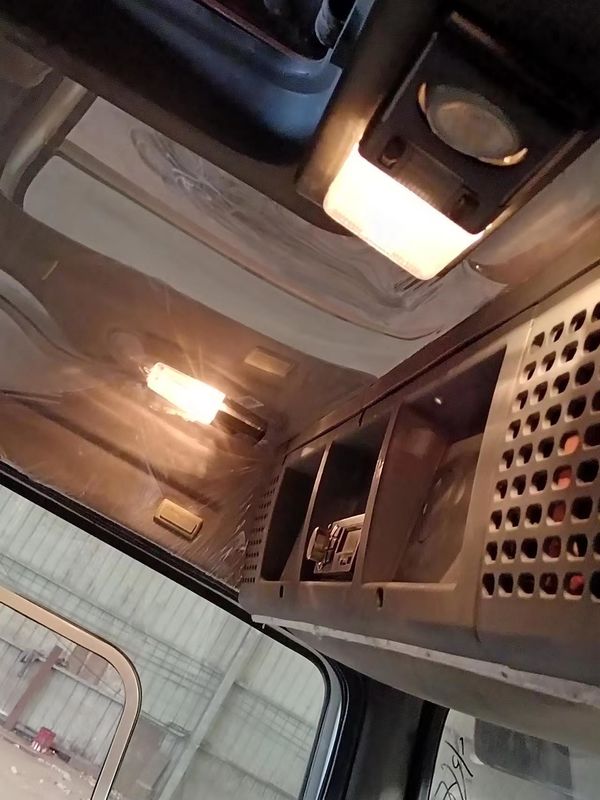 Sinotruk Howo 6*4 de segunda mano con motor WEICHAI y buena dimensión del tanque de carga