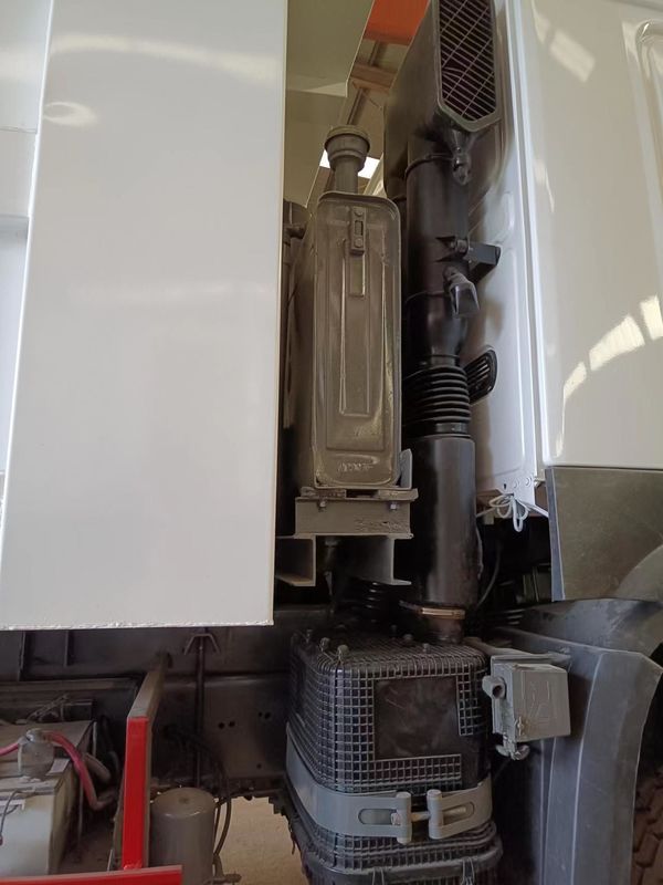 Camión de tiradores de basura Sino Howo 375HP Euro 3 de segunda mano para el transporte de ingeniería