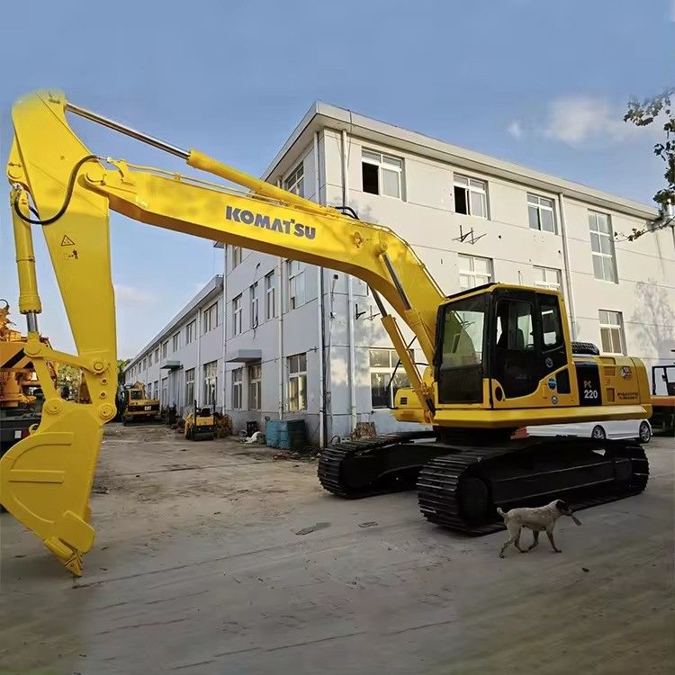 Excavadora Komatsu PC35 de motor original con otro cilindro hidráulico en buen estado