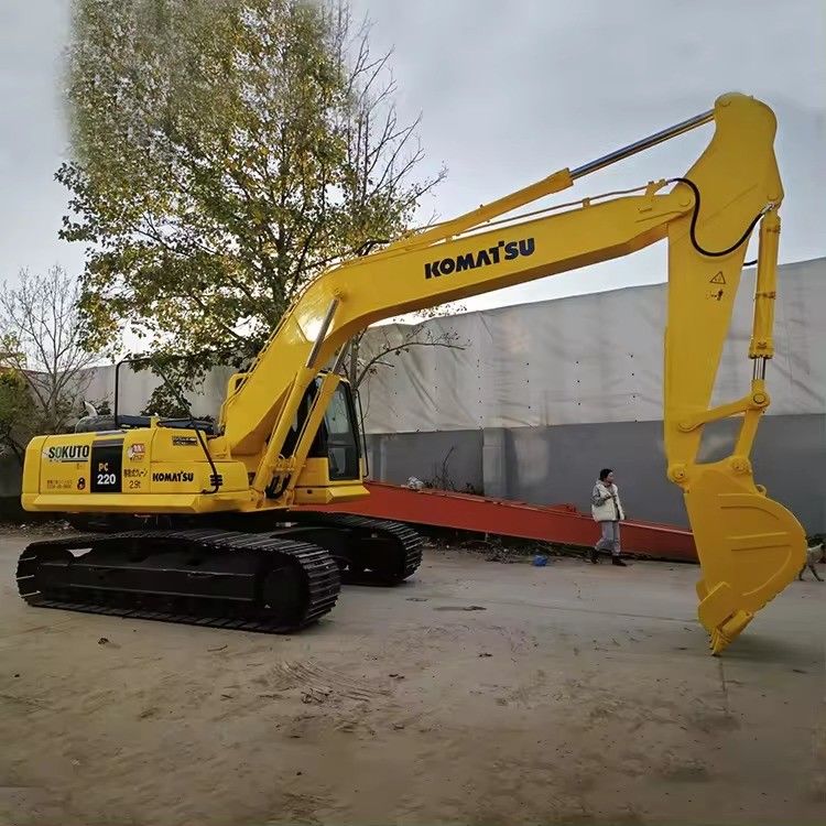Excavadora Komatsu PC35 de motor original con otro cilindro hidráulico en buen estado