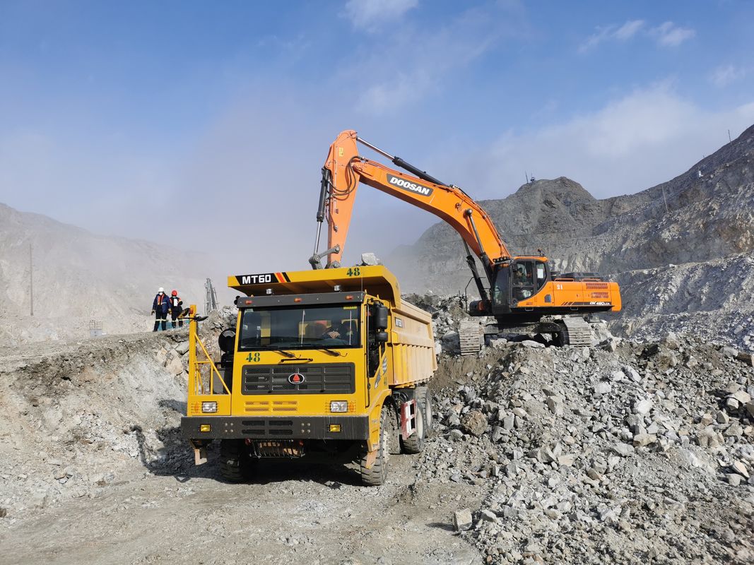 2 Cambio inverso MT60 MT86 MT106 Camión de minería 6X4 60-70 toneladas Carga útil fuera de la carretera Camión de desviación
