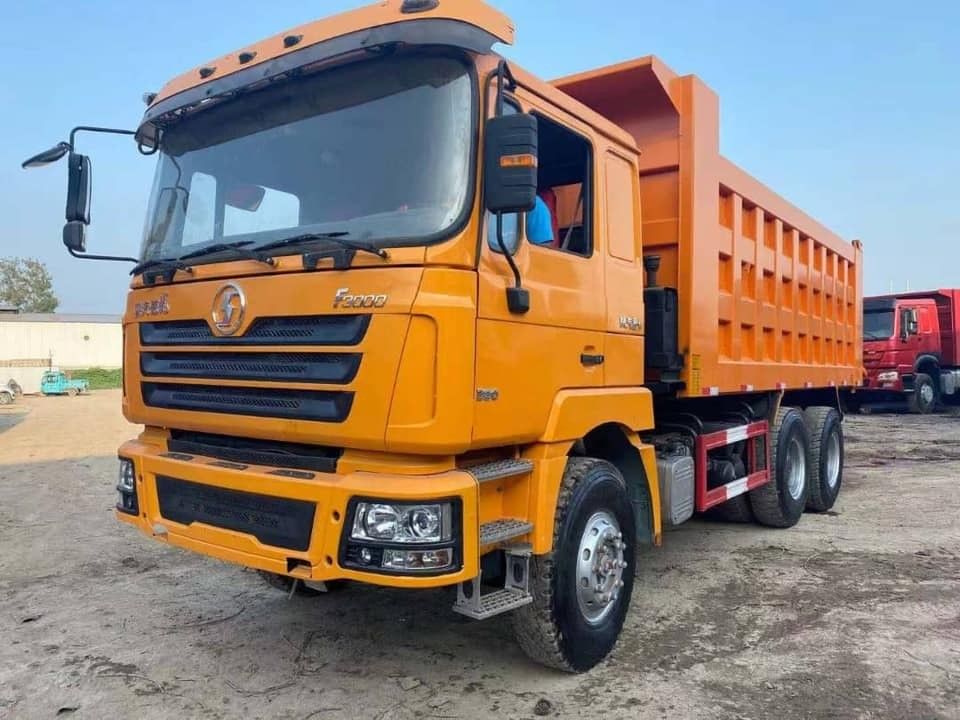 Capacidad del motor de 8L Shacman F3000 camión de descarga para carga de materiales de construcción