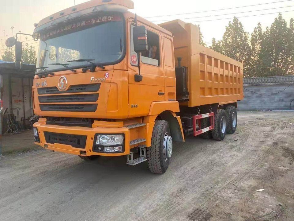 Capacidad del motor de 8L Shacman F3000 camión de descarga para carga de materiales de construcción