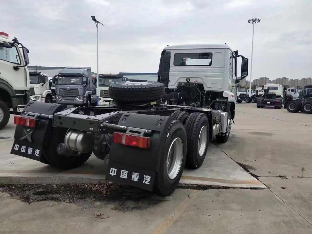 Potente Cummins 400hp Dirección izquierda 10 neumáticos 6x4 Sinotruk Hohan cabeza camión tractor