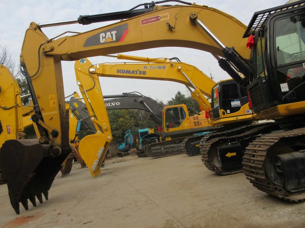 CAT 336D Excavadora con válvula hidráulica Kawasaki y 4001-6000 horas de trabajo en en Shanghai