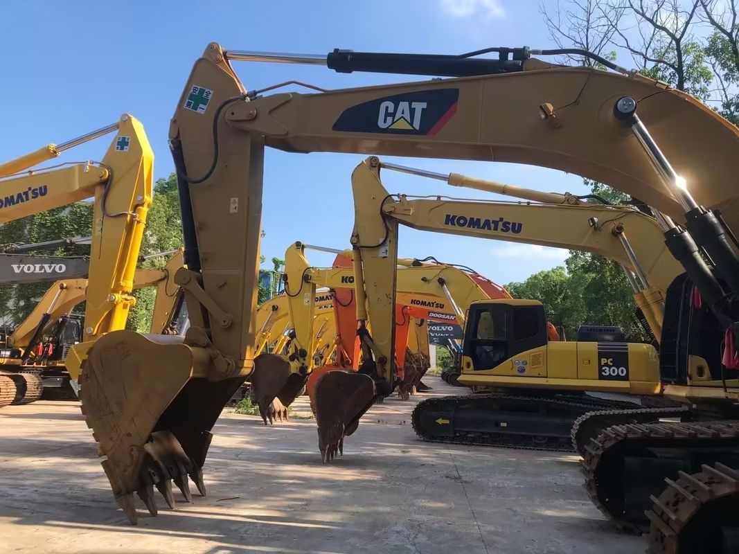 CAT 336D Excavadora con válvula hidráulica Kawasaki y 4001-6000 horas de trabajo en en Shanghai