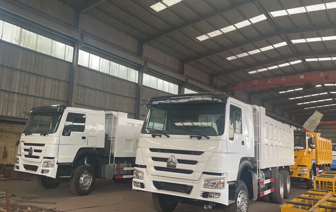 Alto estándar renovado HOWO76 Cabina 25000kg camión de carga 6 * 4 para el rendimiento
