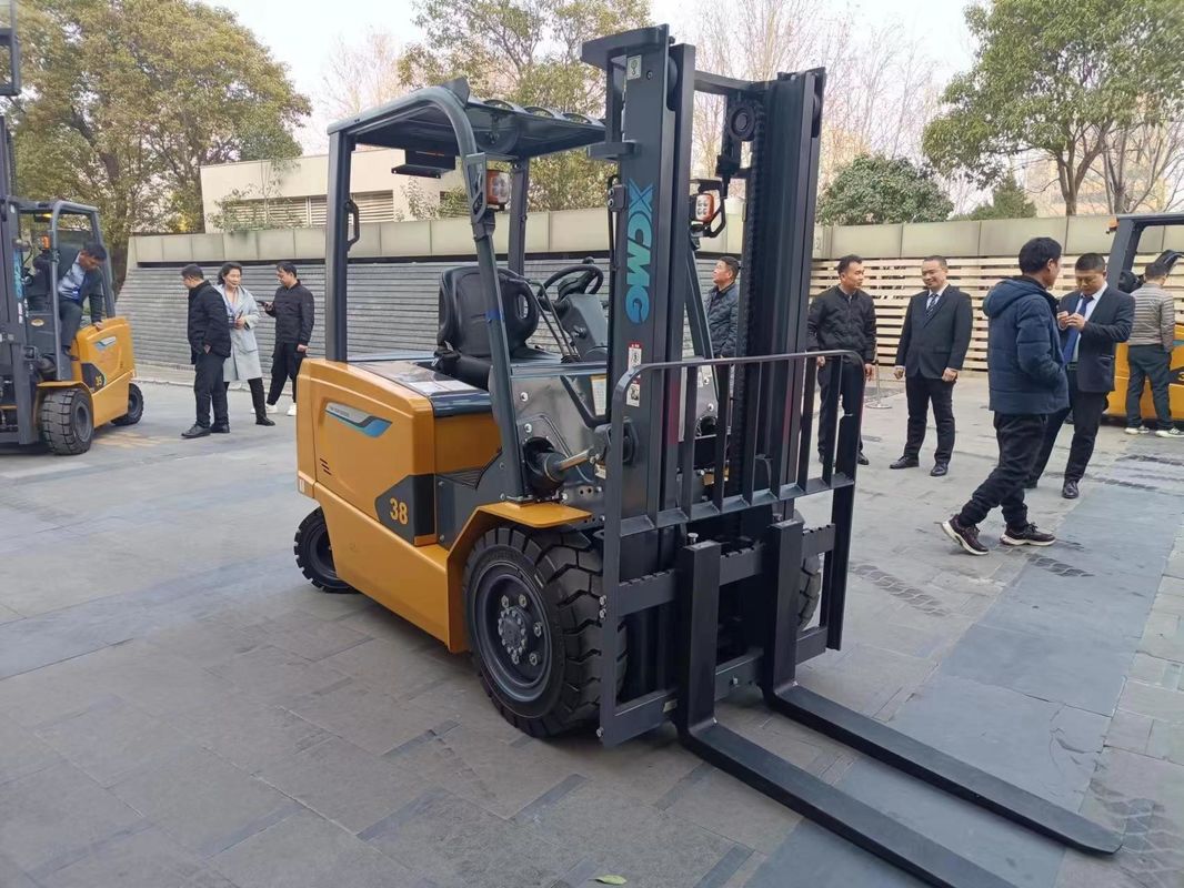 Camión elevador usado de 3,8 toneladas con buen rendimiento y 2540 mm de altura a un precio asequible