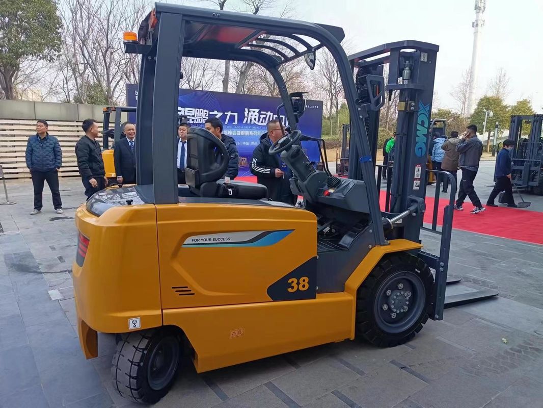 Camión elevador usado de 3,8 toneladas con buen rendimiento y 2540 mm de altura a un precio asequible