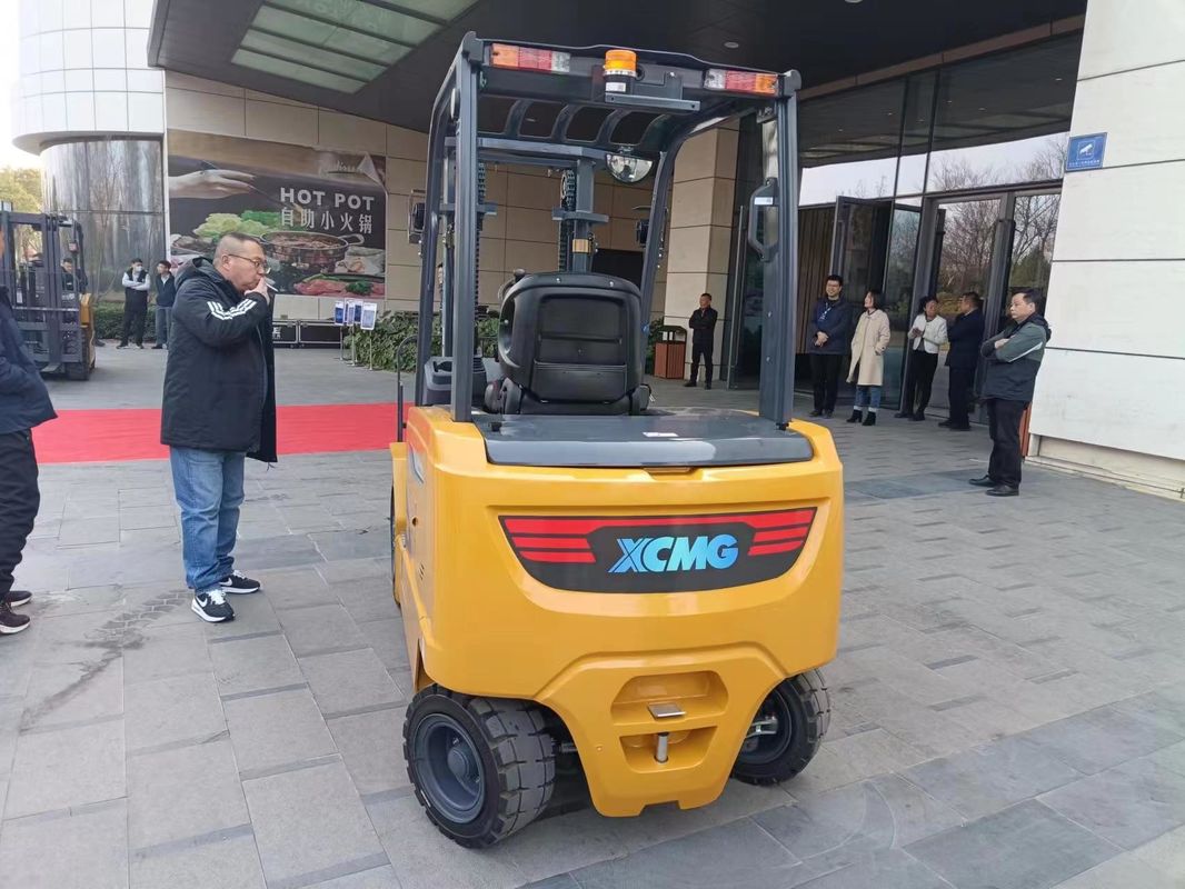 Camión elevador usado de 3,8 toneladas con buen rendimiento y 2540 mm de altura a un precio asequible