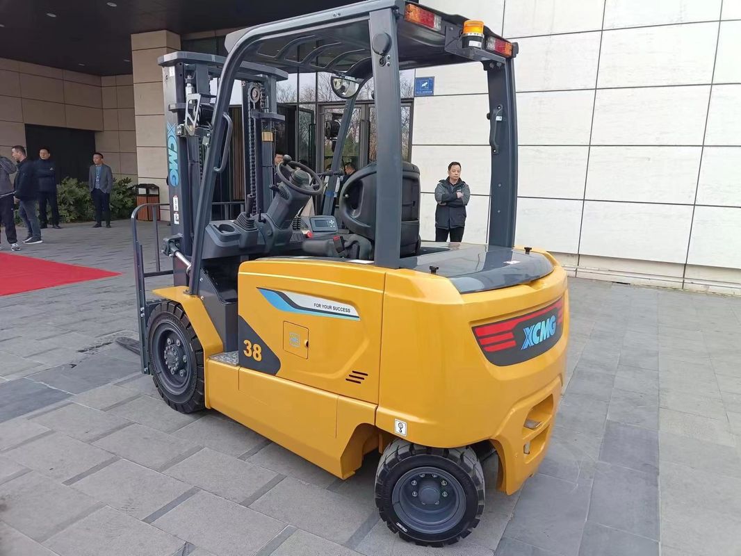 Camión elevador usado de 3,8 toneladas con buen rendimiento y 2540 mm de altura a un precio asequible