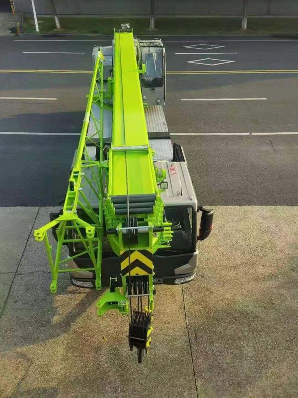 Grúa móvil de 25 toneladas Grúa de camión Zoomlion en buenas condiciones con 2001-4000 horas de trabajo