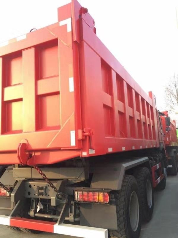 HOWO 6x4 371hp 30 toneladas camión red tipper camión de descarga con motor WEICHAI y 3 pasajeros