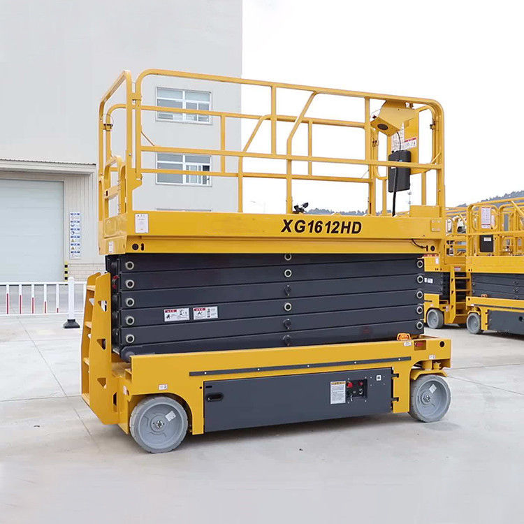 Elevadores portátiles con tijeras 1550 kg Equipos de elevación de plataformas de trabajo eléctricas móviles de trabajo pesado