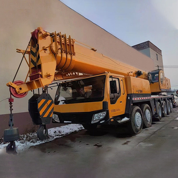 Zoomlion QY100K Camión grúa de 100 toneladas Momento de carga alta para equipos de construcción de Dubai