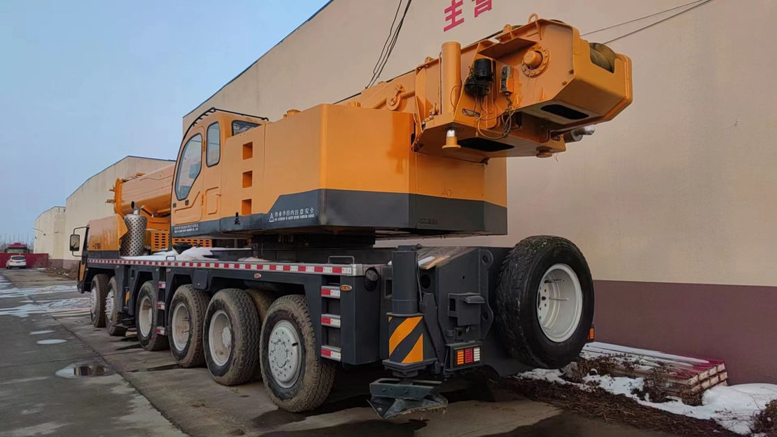 Zoomlion QY100K Camión grúa de 100 toneladas Momento de carga alta para equipos de construcción de Dubai