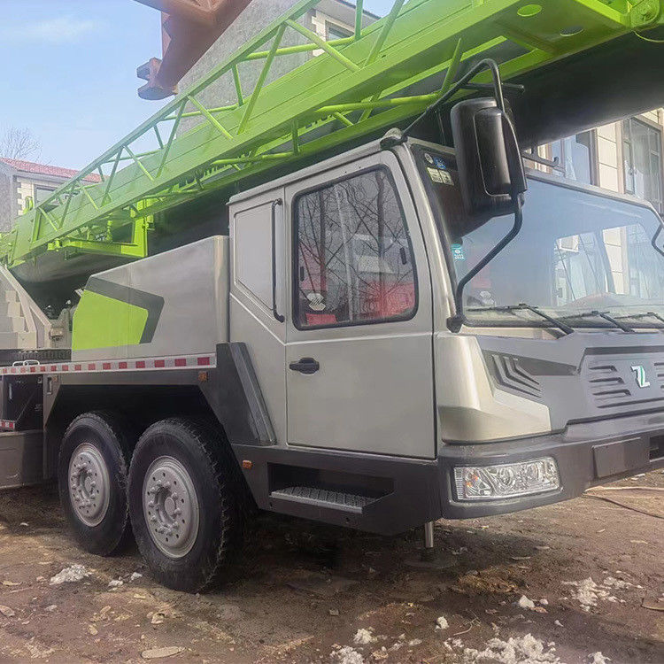 Venta de grúas de camiones usadas Zoomlion ZTC700V con 70 toneladas Max.