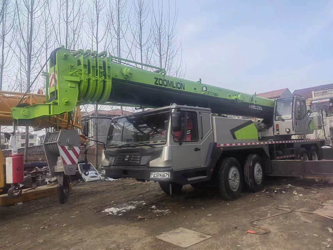 Venta de grúas de camiones usadas Zoomlion ZTC700V con 70 toneladas Max.