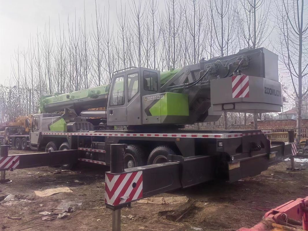 Venta de grúas de camiones usadas Zoomlion ZTC700V con 70 toneladas Max.