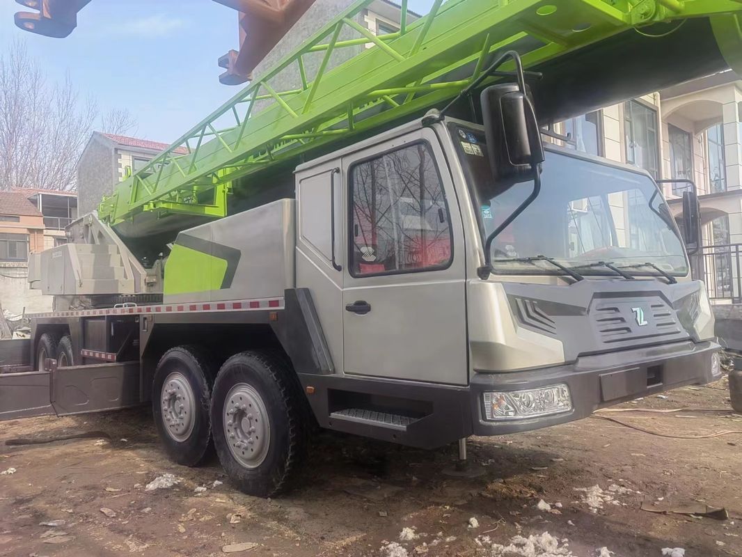 Venta de grúas de camiones usadas Zoomlion ZTC700V con 70 toneladas Max.