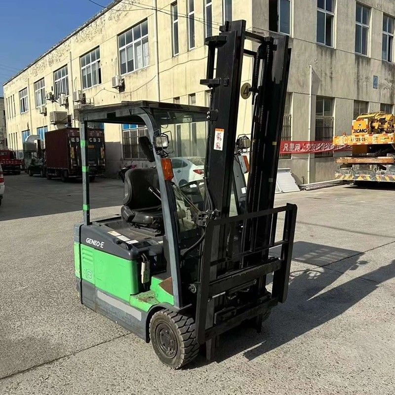 Camión elevador eléctrico de cuatro ruedas de 1.8 toneladas 3 toneladas 5 toneladas con motor diésel