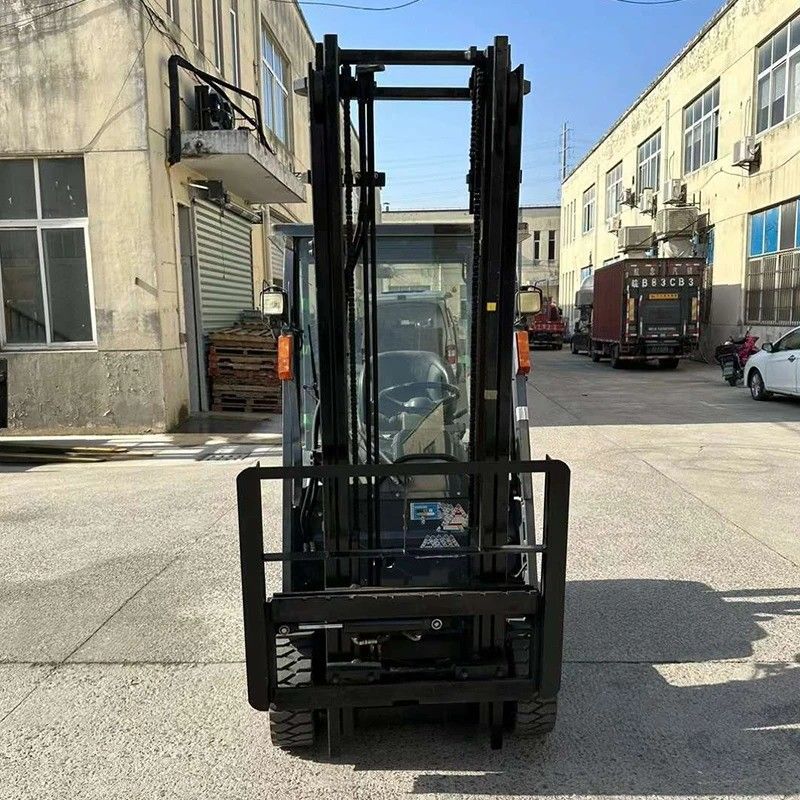 Camión elevador eléctrico de cuatro ruedas de 1.8 toneladas 3 toneladas 5 toneladas con motor diésel