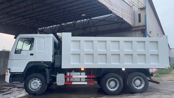 Sinotruk 6X4 HOWO camión de carga de 10 ruedas 336hp 371hp para el transporte de ingeniería
