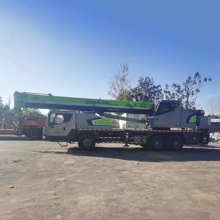 Zoomlion grúa de 25 toneladas la combinación perfecta de potencia y precisión para el trabajo de construcción