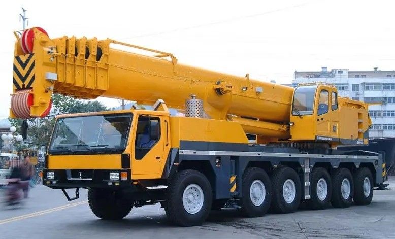 Diámetro de giro de 24 m Min. QAY160 160 toneladas grúa de camión hidráulico móvil usado para beneficio