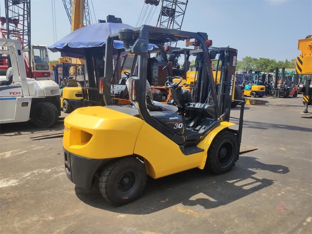 Camioneta elevadora de 3 t para obras de construcción con una potencia del motor de 14,4 kW a gran descuento