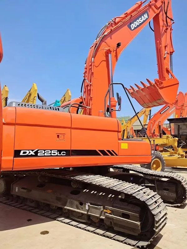 Radio máximo de excavación 10705 mm 110 kw En buen estado Excavadora Doosan DX225 LC Crawler Digger