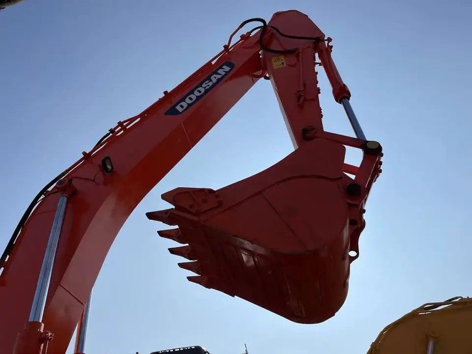 Radio máximo de excavación 10705 mm 110 kw En buen estado Excavadora Doosan DX225 LC Crawler Digger