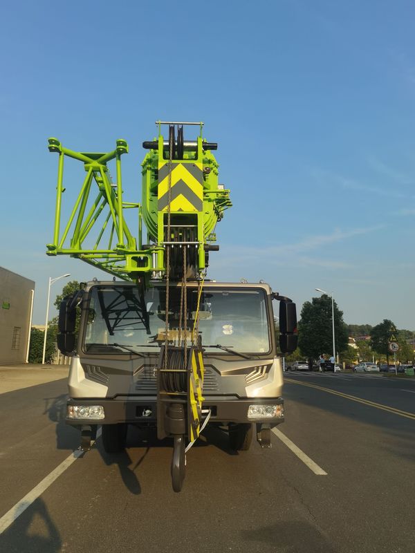 Zoomlion 20 toneladas 25 toneladas 50 toneladas grúa de camión perfecto para proyectos de construcción de Malasia