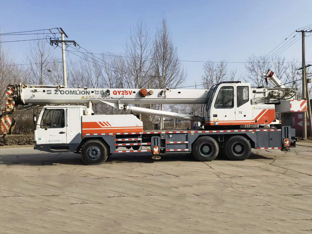 39m QY25V Zoomlion de 25 toneladas de grúa de camión usado con un par máximo de elevación de 980KN.m