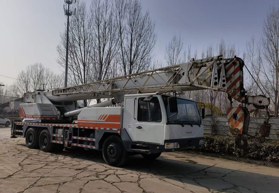 Zoomlion QY25V de 25 toneladas de manejo a mano izquierda camión de grúa y bomba hidráulica