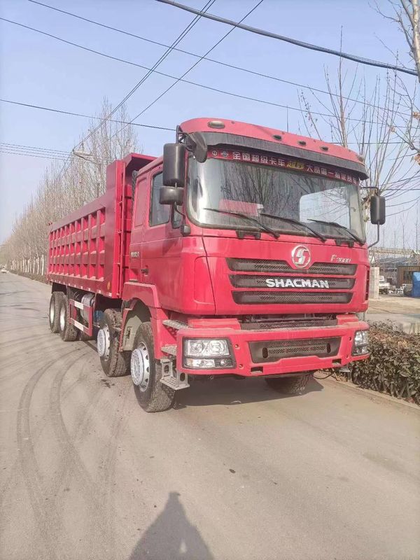 Shacman F3000 8x4 camión de remate con tanque de carga dimensiones de 7600 X 2300 X 1500 mm