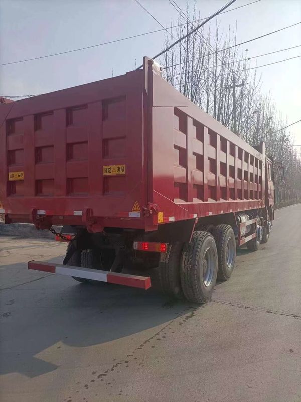 Shacman F3000 8x4 camión de remate con tanque de carga dimensiones de 7600 X 2300 X 1500 mm