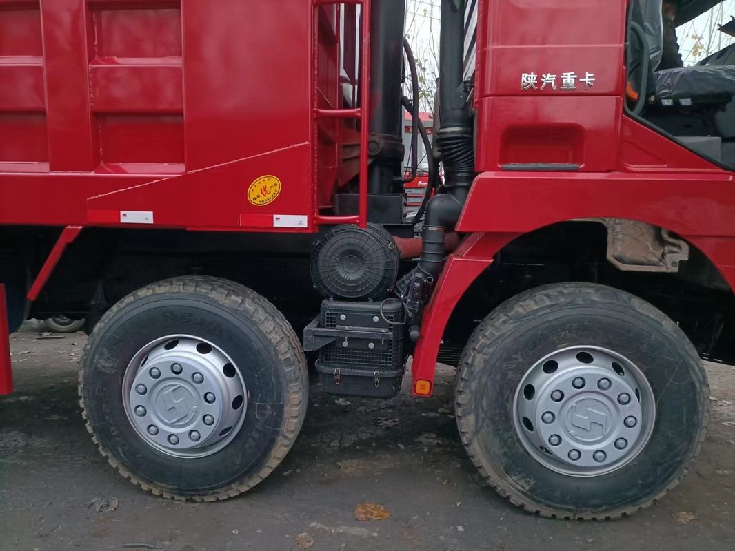 Shacman F3000 8x4 camión de remate con tanque de carga dimensiones de 7600 X 2300 X 1500 mm
