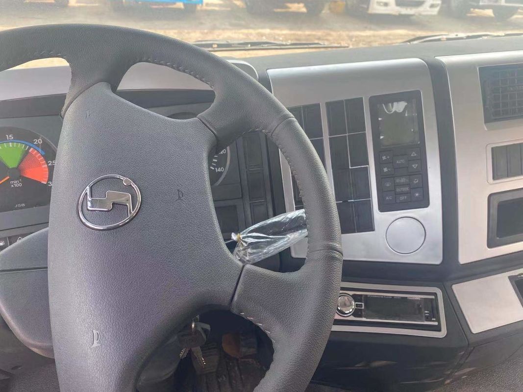 39000kg Peso de contención Shacman F3000 8x4 Camión con tirador Camión de descarga 6.2-8m Largo del tanque de carga
