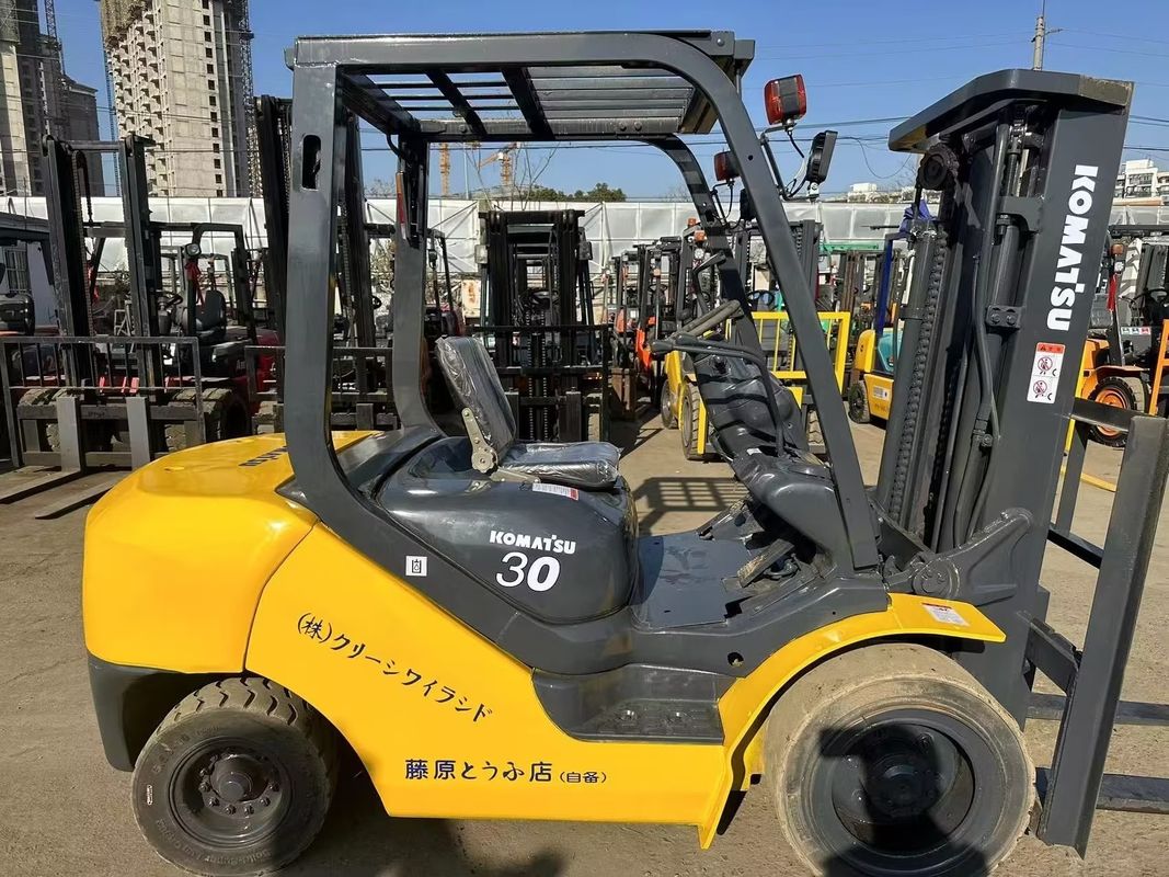 Mini carretilla elevadora japonesa Komatsu FD30 3T con motor diesel de bajo consumo de combustible
