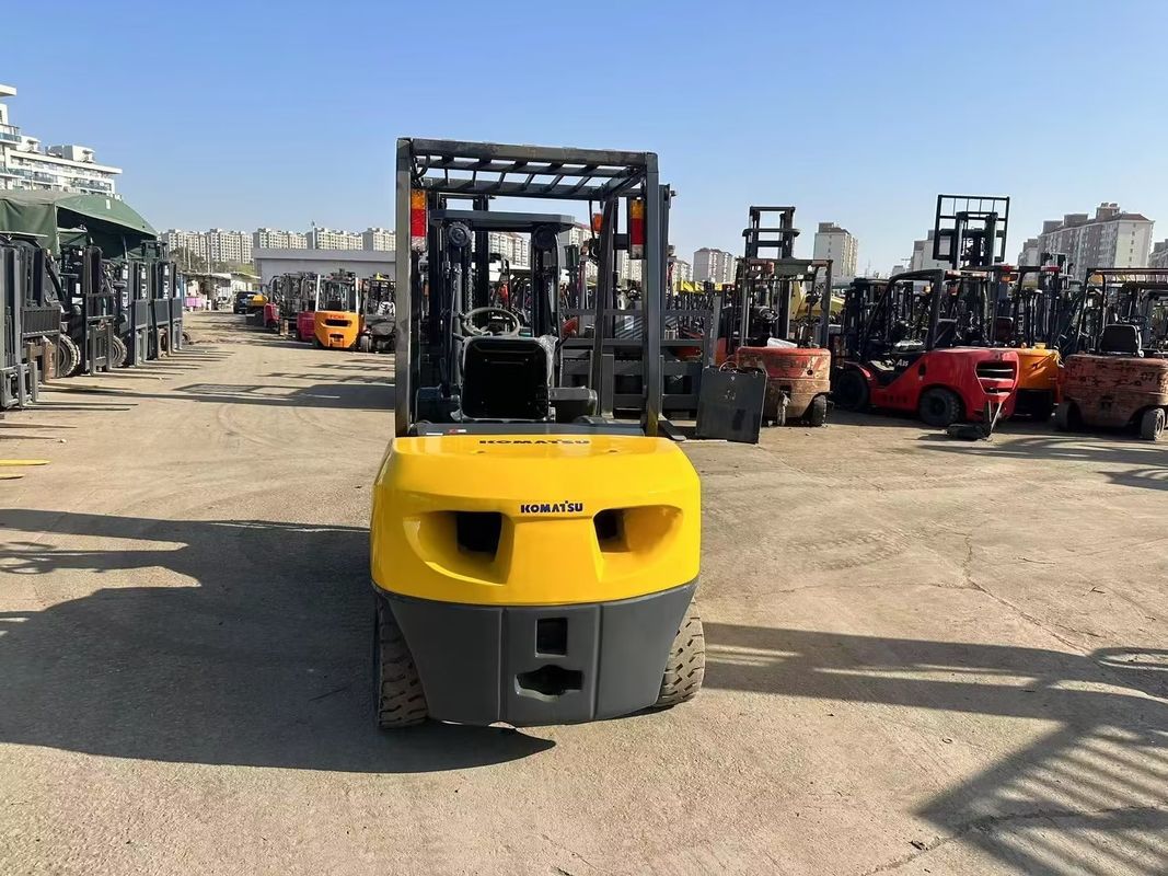 Mini carretilla elevadora japonesa Komatsu FD30 3T con motor diesel de bajo consumo de combustible
