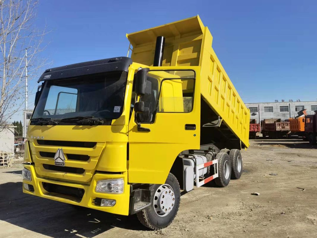 Utilizado Howo 6x4 Camión con tirador Camión de descarga Euro 2 de emisiones Estándar de carga Tanque de longitud ≥ 8m