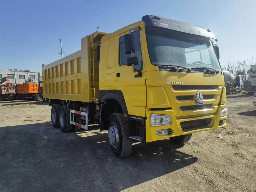 Utilizado Howo 6x4 Camión con tirador Camión de descarga Euro 2 de emisiones Estándar de carga Tanque de longitud ≥ 8m