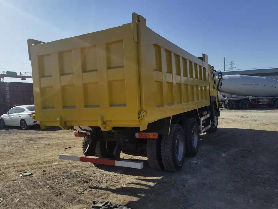 Utilizado Howo 6x4 Camión con tirador Camión de descarga Euro 2 de emisiones Estándar de carga Tanque de longitud ≥ 8m