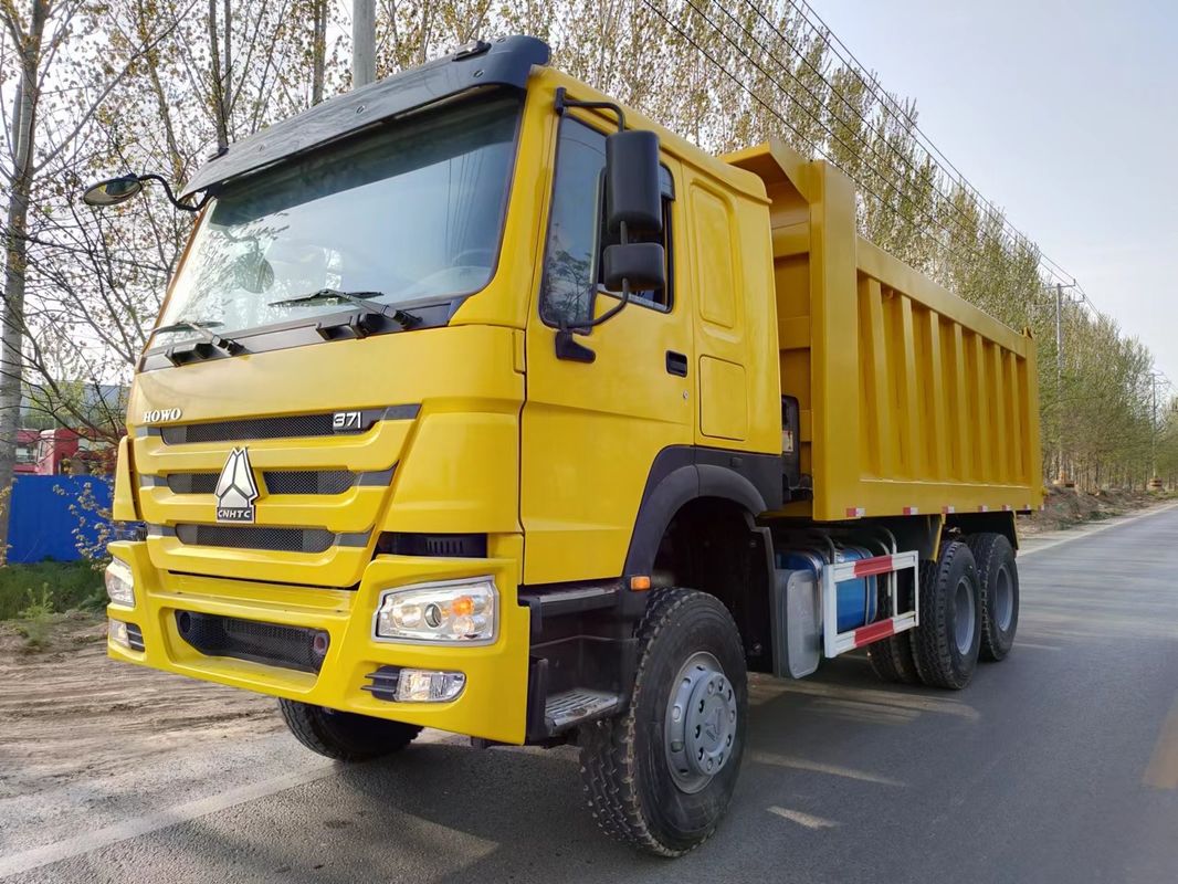Utilizado HOWO 6x4 camión con tirador camión de descarga con 6 cilindros y 126000kg de peso en el borde