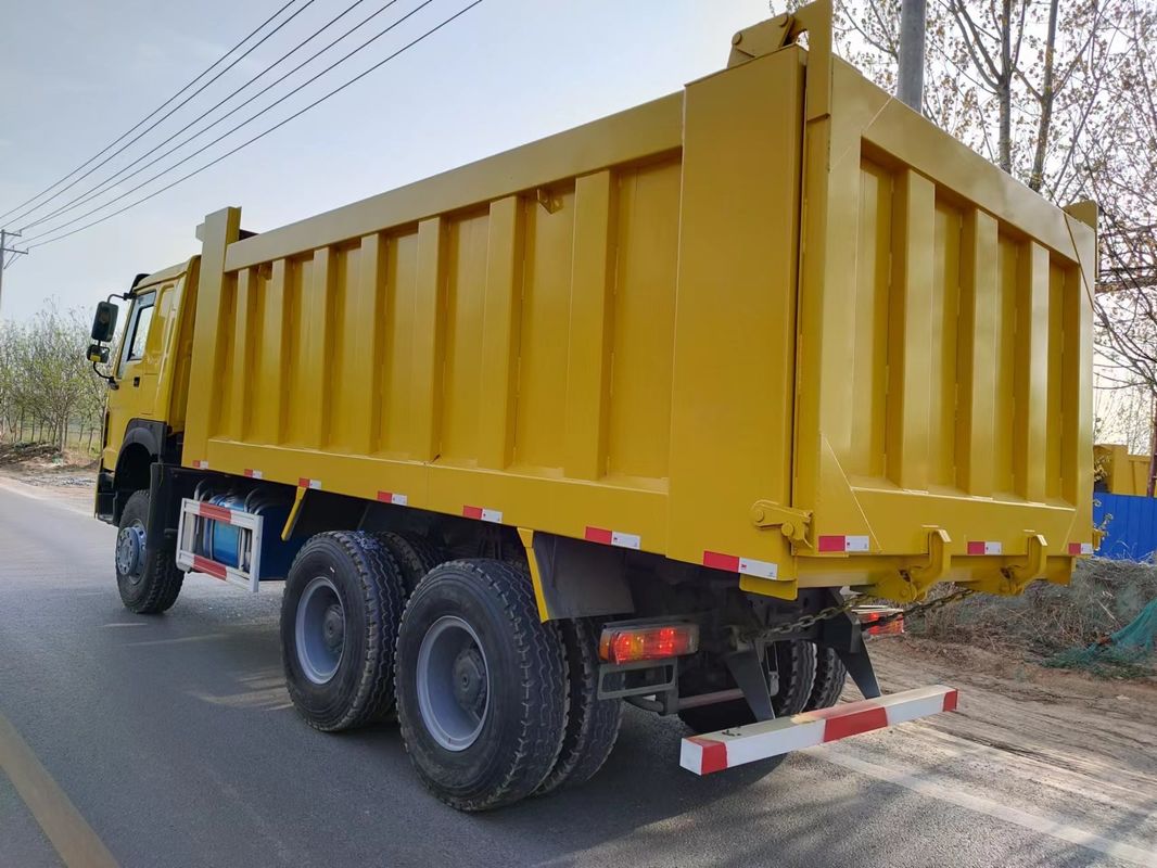 Utilizado HOWO 6x4 camión con tirador camión de descarga con 6 cilindros y 126000kg de peso en el borde
