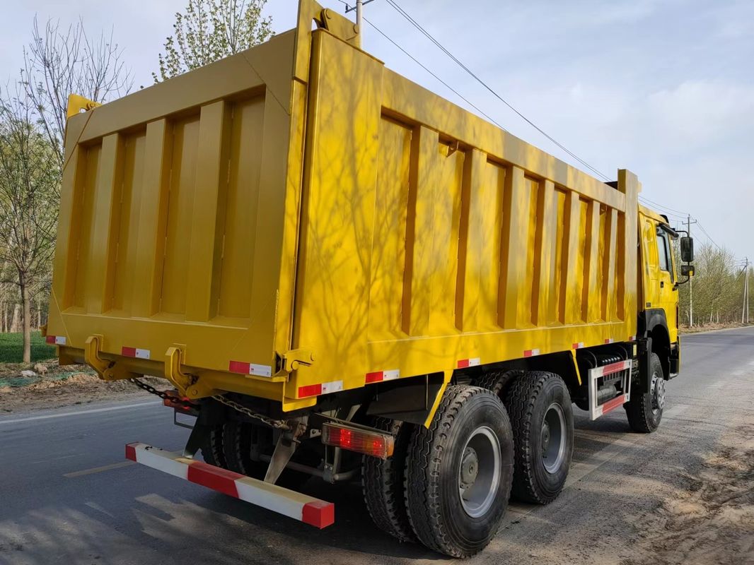 Utilizado HOWO 6x4 camión con tirador camión de descarga con 6 cilindros y 126000kg de peso en el borde